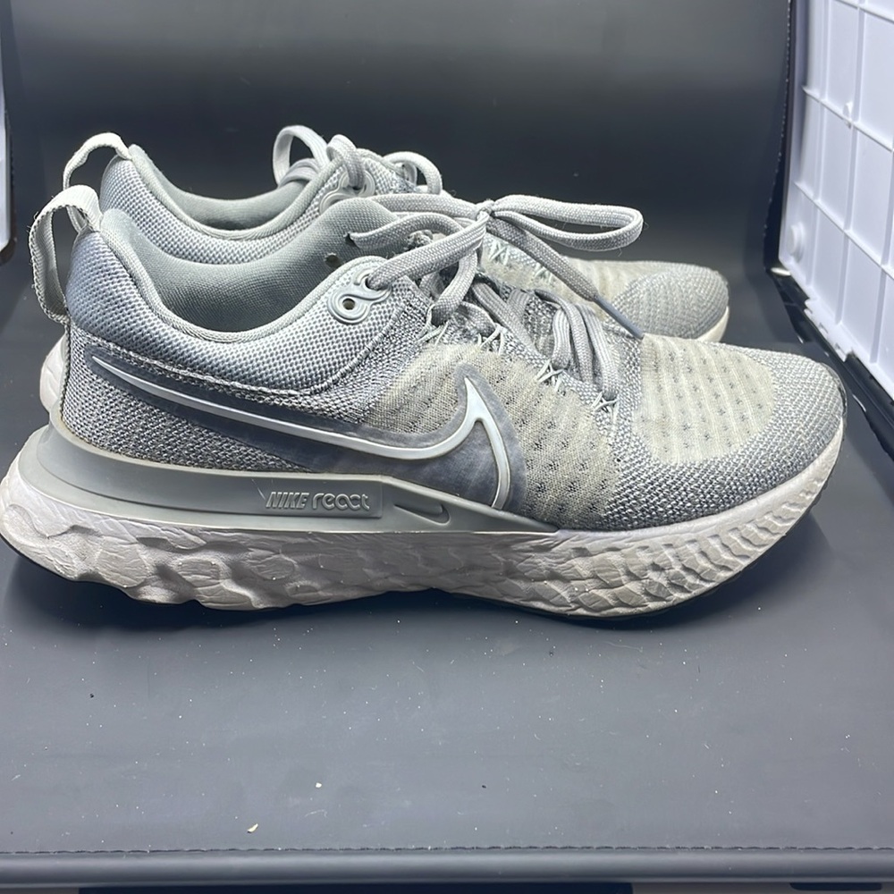 Nike women’s tennis shoes - Picture 4 of 11